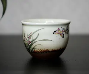 Пиала «Бабочки» №  86, керамика Цзиндэчжэнь, 119 мл